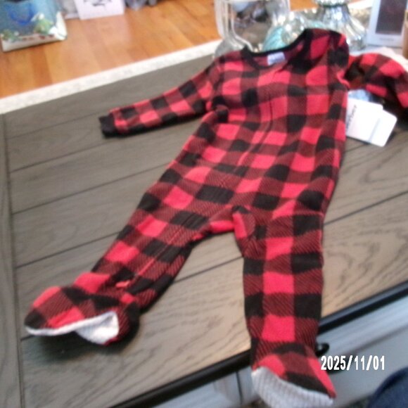 1 NEW  Gerber BOY GIRL 12 Months Zip Up Sleepers/ Red & Black PLAID CHECK - Picture 1 of 4
